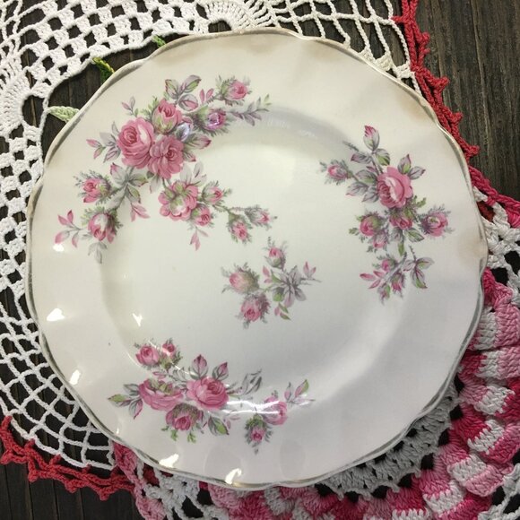 Two Vintage Johnson Bros English Roses Dessert Plates - Picture 6 of 10